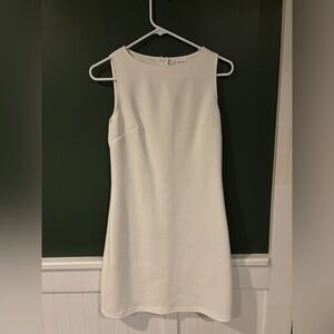 Elegant White Sleeveless Dress